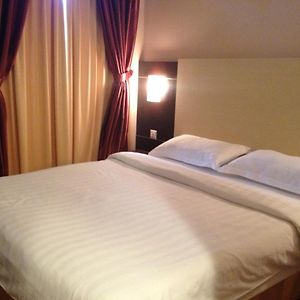 1 City Hotel
